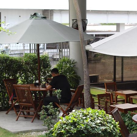 Cordia Hotel Surabaya Airport - Hotel Dalam Bandara - Formerly Ibis Budget Surabaya Airport Sidoarjo Exterior foto