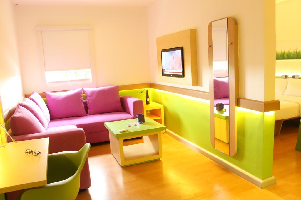 Cordia Hotel Surabaya Airport - Hotel Dalam Bandara - Formerly Ibis Budget Surabaya Airport Sidoarjo Exterior foto