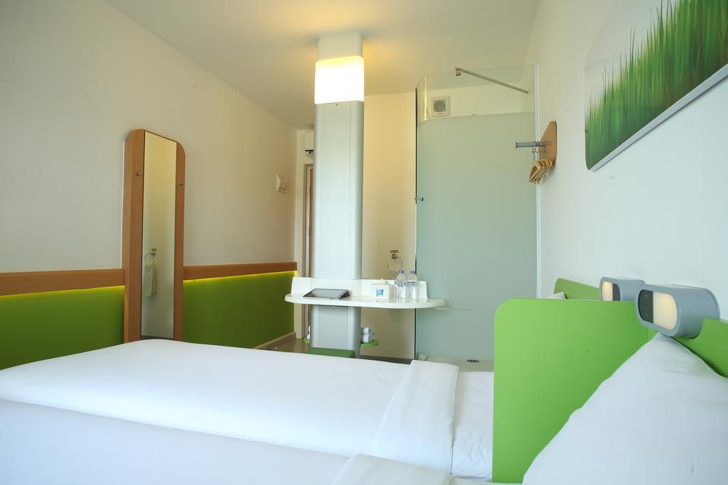 Cordia Hotel Surabaya Airport - Hotel Dalam Bandara - Formerly Ibis Budget Surabaya Airport Sidoarjo Exterior foto
