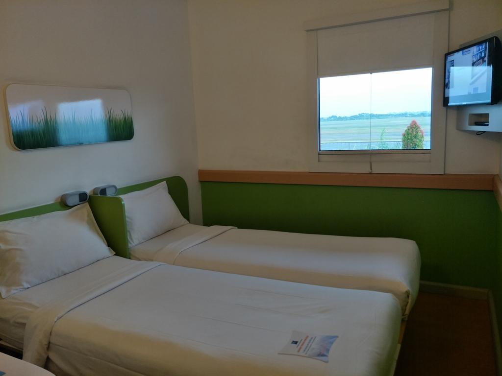 Cordia Hotel Surabaya Airport - Hotel Dalam Bandara - Formerly Ibis Budget Surabaya Airport Sidoarjo Exterior foto