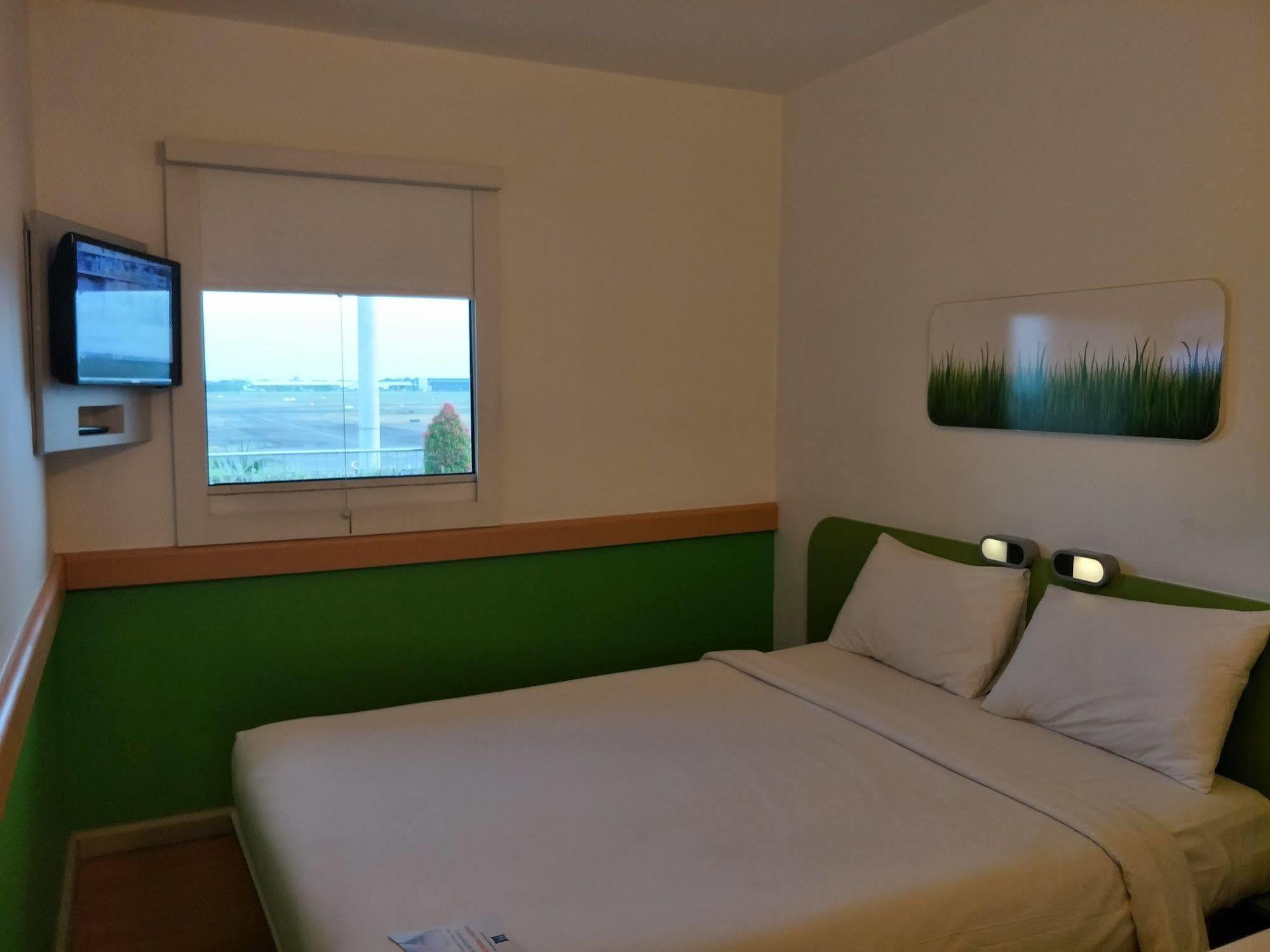 Cordia Hotel Surabaya Airport - Hotel Dalam Bandara - Formerly Ibis Budget Surabaya Airport Sidoarjo Exterior foto