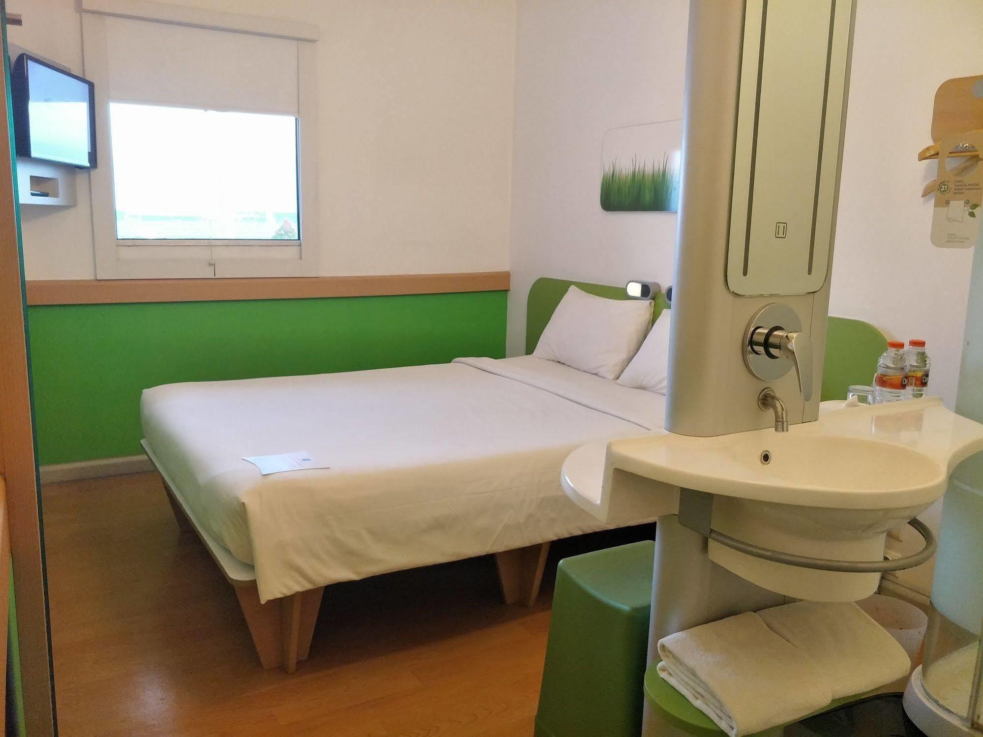 Cordia Hotel Surabaya Airport - Hotel Dalam Bandara - Formerly Ibis Budget Surabaya Airport Sidoarjo Exterior foto