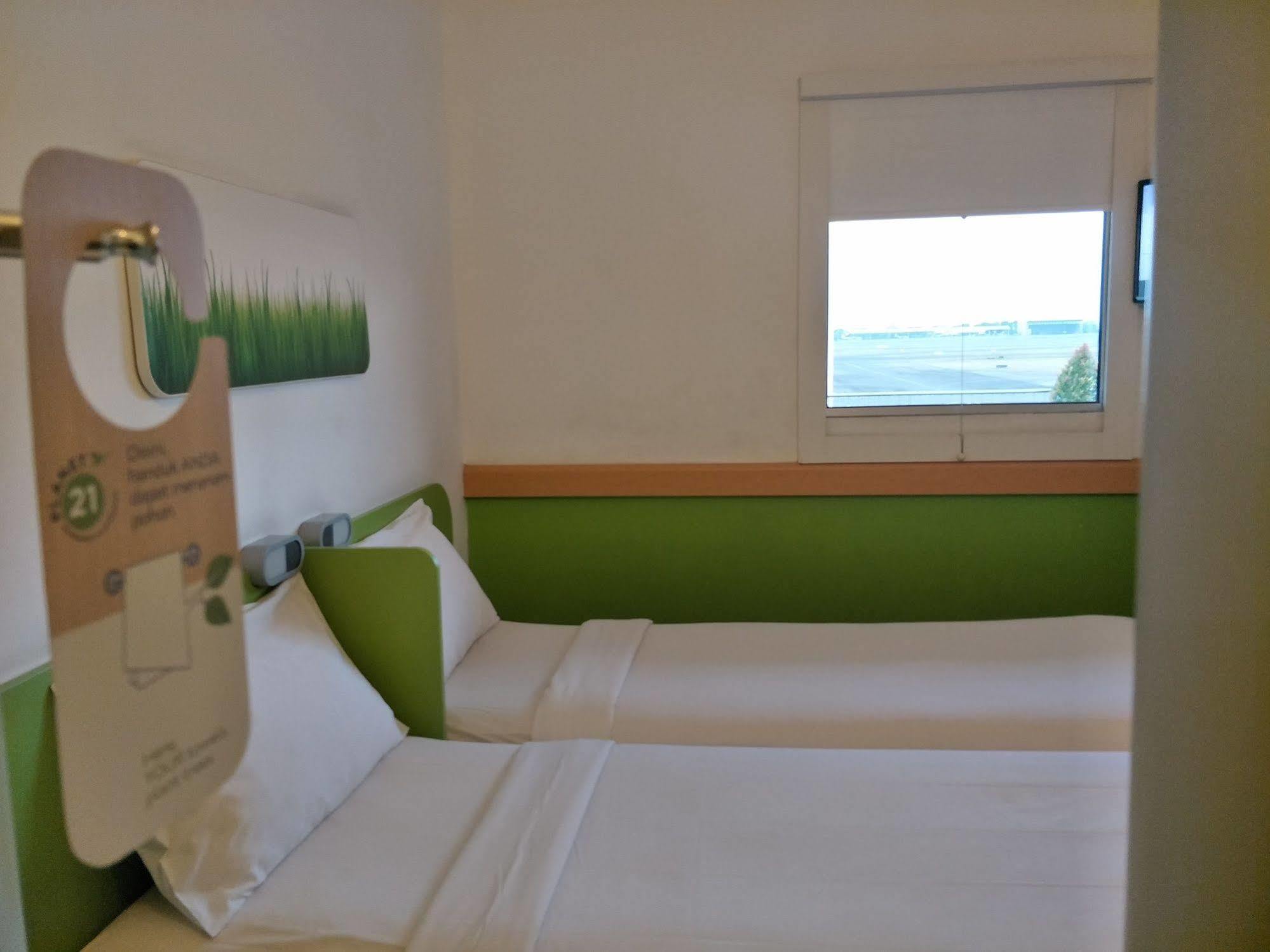 Cordia Hotel Surabaya Airport - Hotel Dalam Bandara - Formerly Ibis Budget Surabaya Airport Sidoarjo Exterior foto